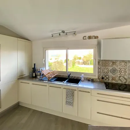 Holiday home Maison Chic Avec Jacuzzi & Jardin Paisible *