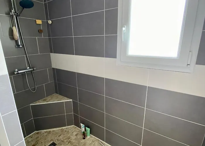 Maison Chic Avec Jacuzzi & Jardin Paisible Сasa de vacaciones Chauray