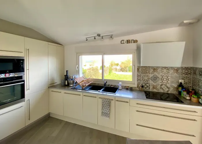 Сasa de vacaciones Maison Chic Avec Jacuzzi & Jardin Paisible *