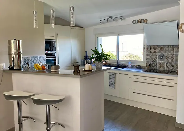 Сasa de vacaciones Maison Chic Avec Jacuzzi & Jardin Paisible