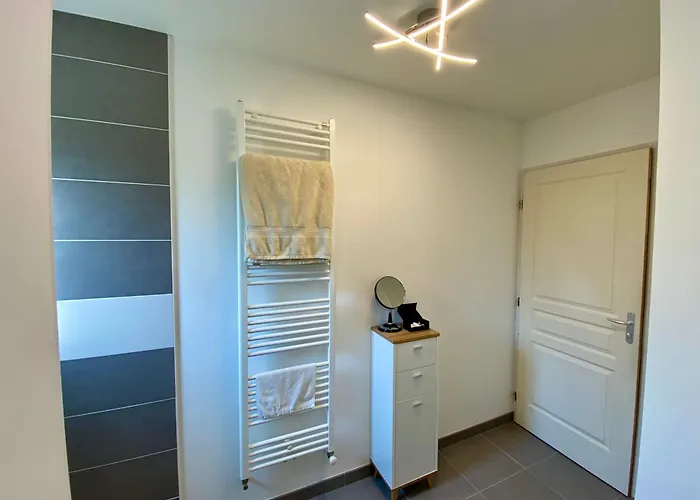 Maison Chic Avec Jacuzzi & Jardin Paisible Chauray