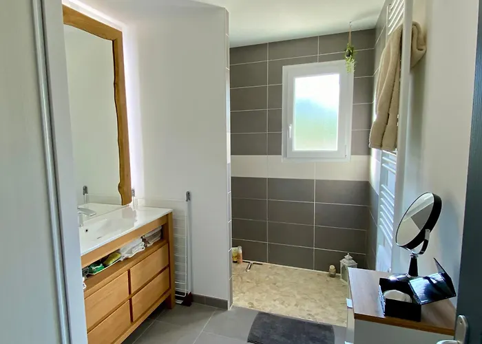 Maison Chic Avec Jacuzzi & Jardin Paisible * Chauray