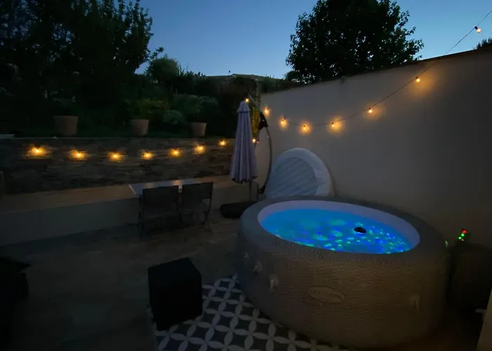 Maison Chic Avec Jacuzzi & Jardin Paisible *